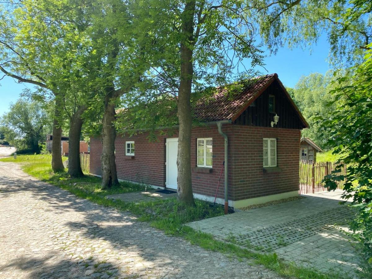 Hofgut Bisdamitz - Ferienhaus "Knoff" Exterior foto